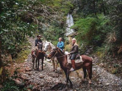 Horseback Riding Trips Rancho Carhuello - Cabalgatas