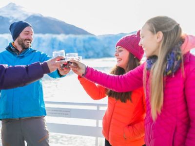 Operadores de Servicios Turísticos Hielo y Aventura