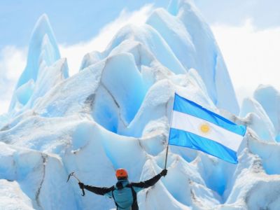 Operadores de Servicios Turísticos Hielo y Aventura