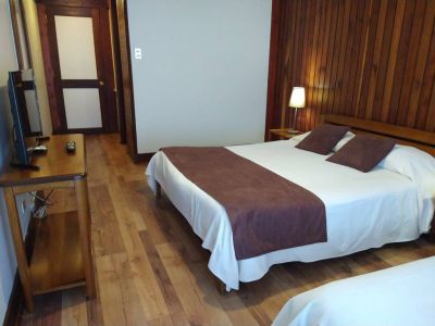 Hostelries Entre Lagos
