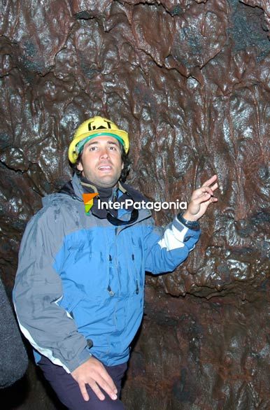 Pared de chocolate, Cuevas Volcánicas