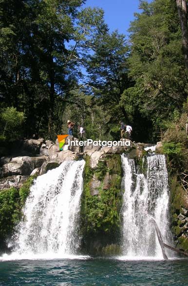 Cascadas en los Ojos del Caburgua - Pucn