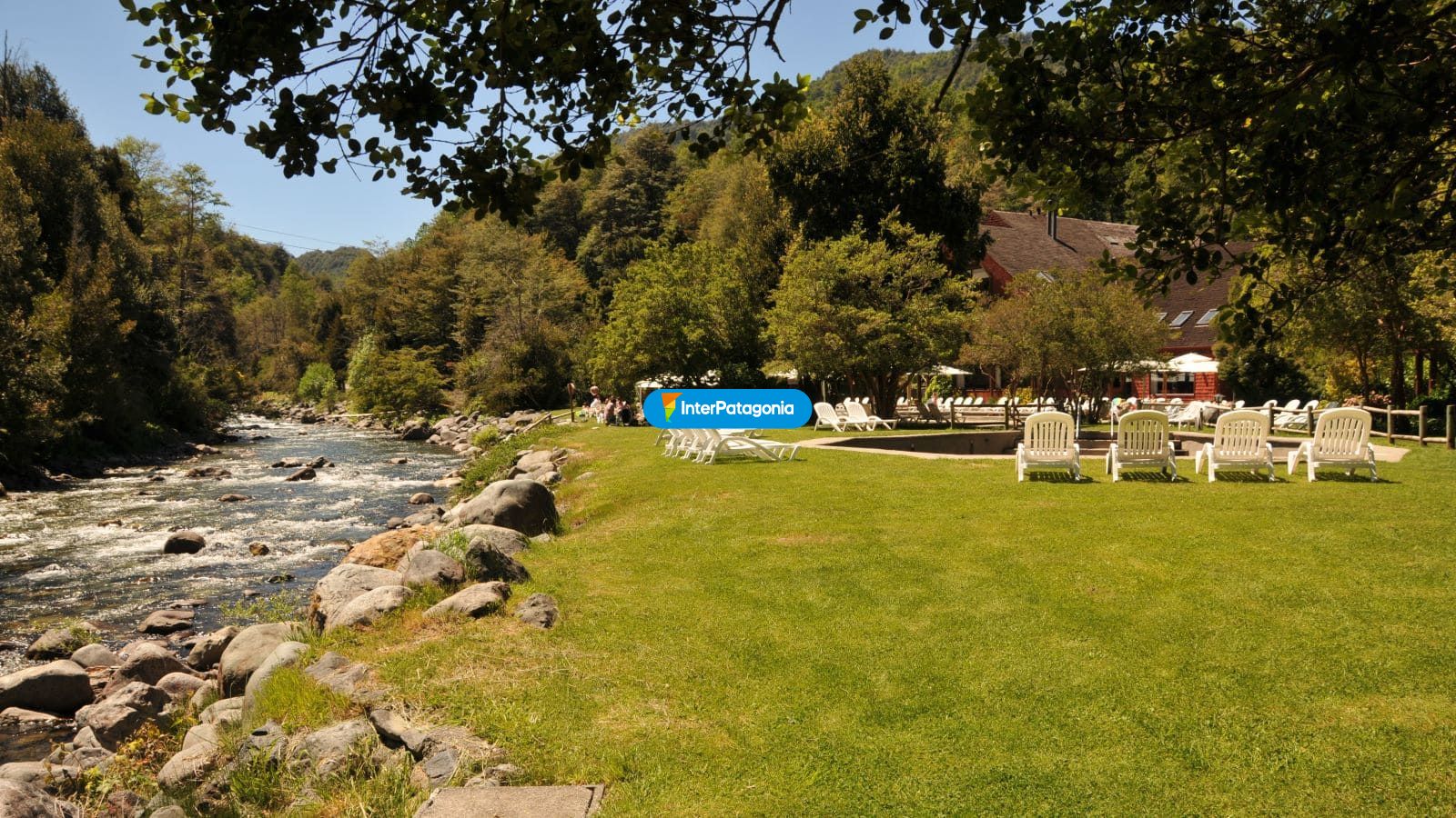Termas y r�o - Puc�n