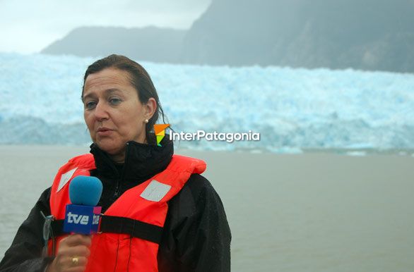 Periodista español en glaciar San Valentín