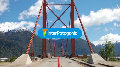 Hermoso puente que une ambas riberas de la ciudad.
