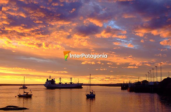 Atardecer en el puerto - Puerto Deseado