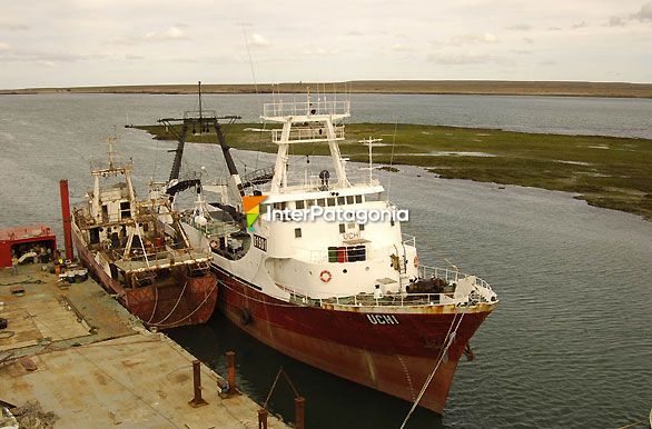 Barco en el puerto - Puerto Deseado