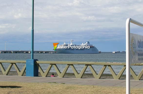 Crucero en el puerto - Puerto Madryn