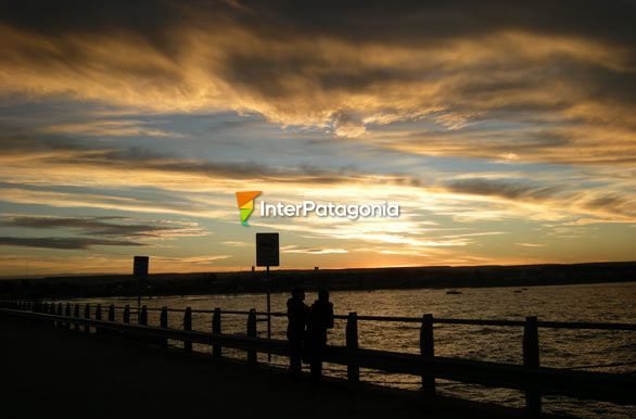 Atardecer en el muelle - Puerto Madryn