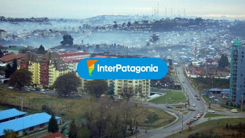 Ciudad bajo la neblina