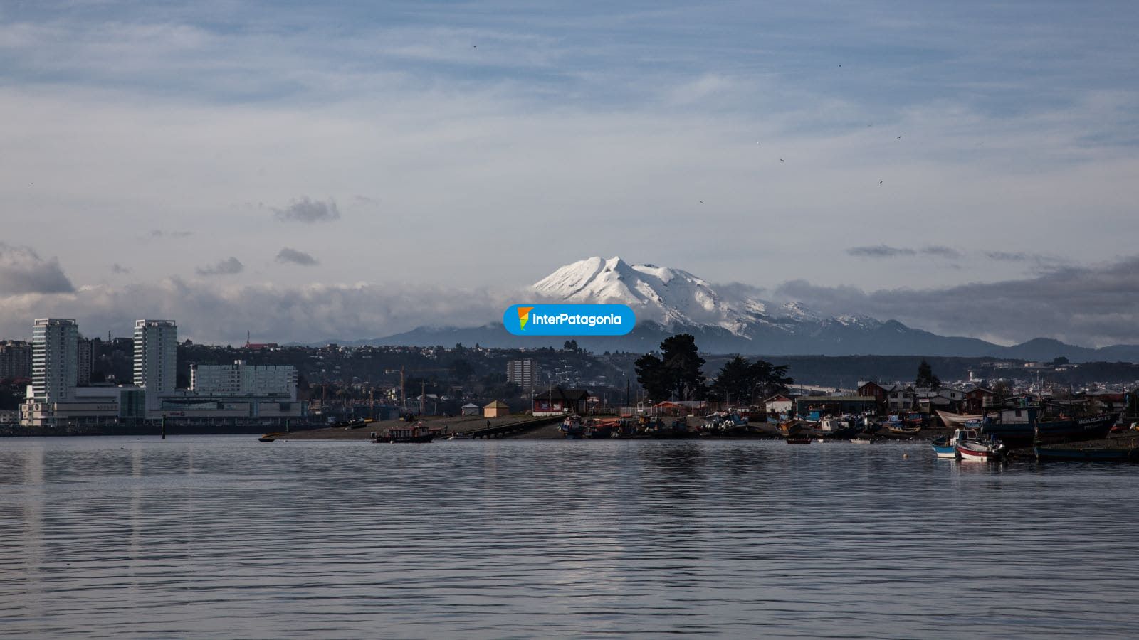 Mar y monta�a nevada - Puerto Montt