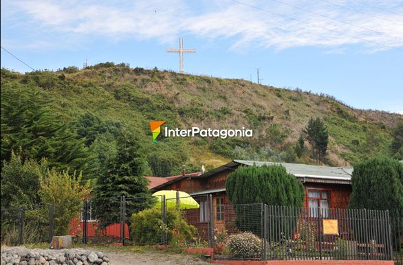 Cruz blanca en el mirador de la isla Tenglo - Puerto Montt