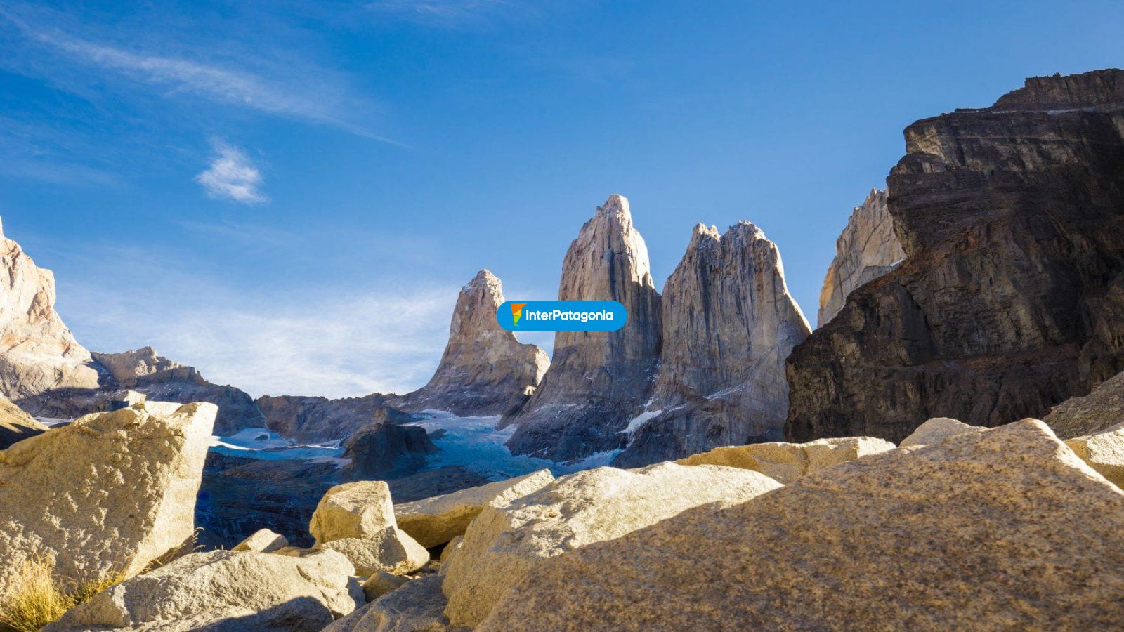 Imponente vista de los Cuernos del Paine - Puerto Natales