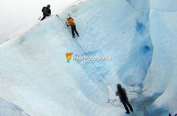 Escalada en hielo el el glaciar Grey - Puerto Natales