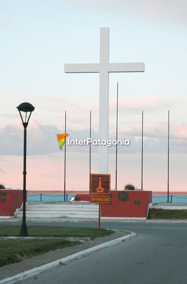 Cruz del centenario - Puerto Santa Cruz