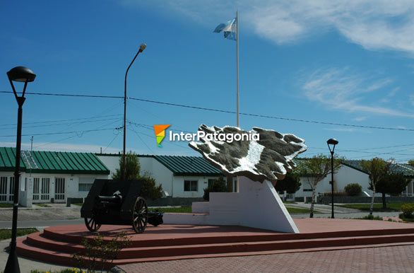 Monumento a Malvinas - Puerto Santa Cruz