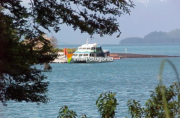Catamarán en el Lago de Todos los Santos