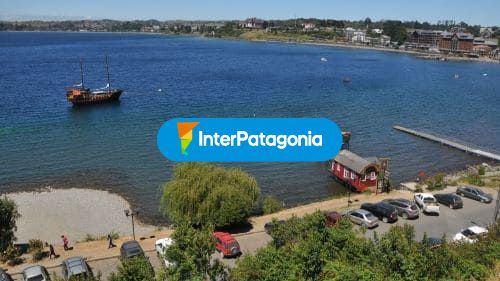 El Capitán Haase, en la bahía de Puerto Varas