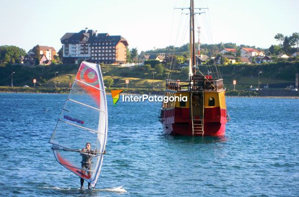 Navegando en la bahia - Puerto Varas