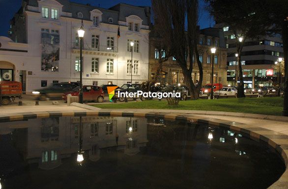 Vista nocturna Plaza de Armas - Punta Arenas