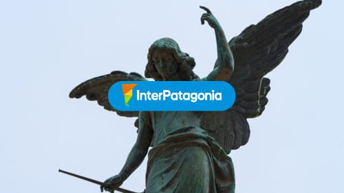Hermosa escultura de un ángel