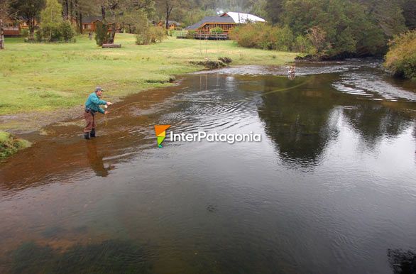 Con mosca, en El Pangue - Puyuhuapi