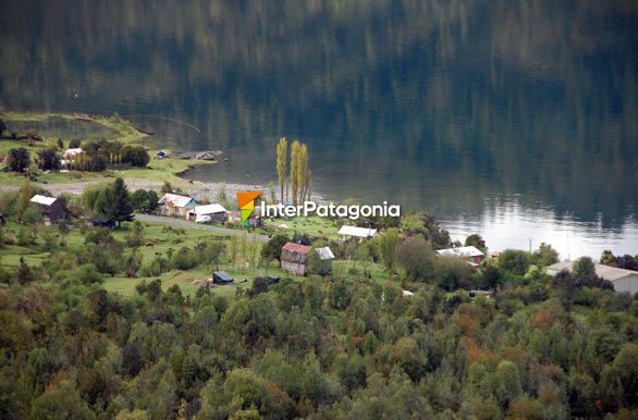 Tranquilas aguas desde el mirador - Puyuhuapi