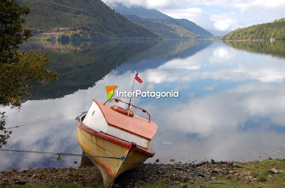 Postcard of the shore - Puyuhuapi