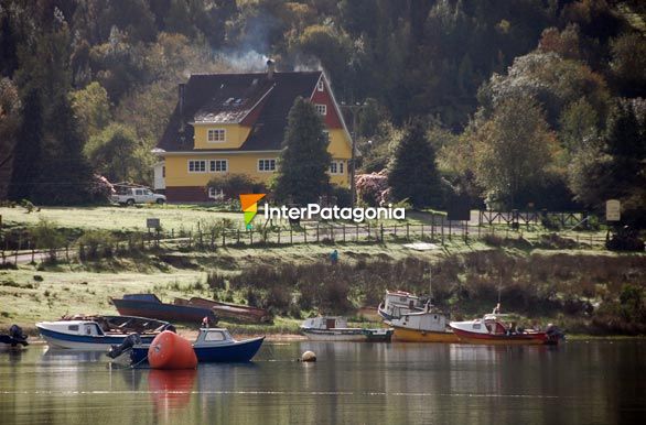 Opposite the bay, Ludwig House - Puyuhuapi