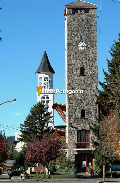 Municipalidad e iglesia - San Martn de los Andes