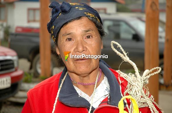 Indgena vendedora de artesanas - Temuco