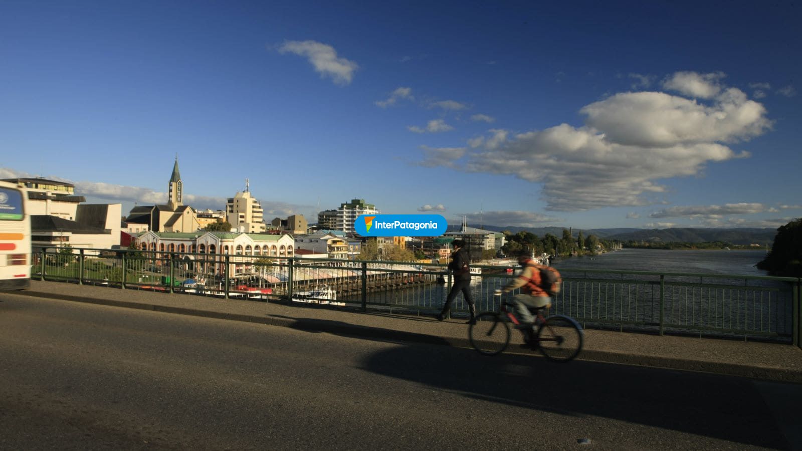 Turistas en el paseo peatonal - Valdivia