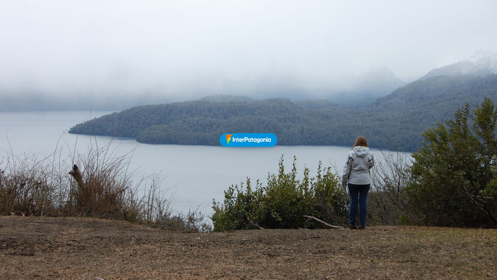 Contemplando el paisaje - Villa La Angostura
