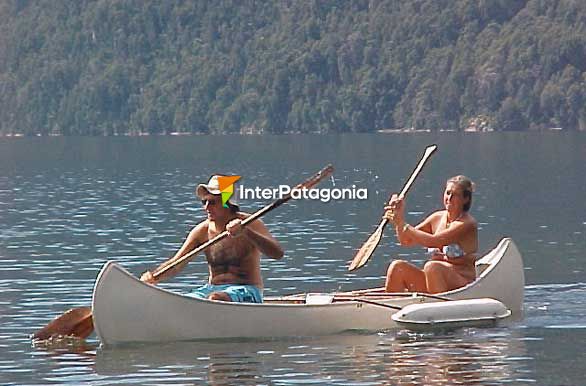 Canoe paddling in the Correntoso