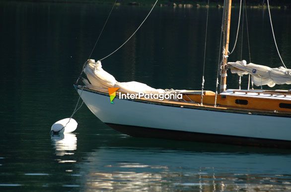 Al reparo en la baha, Nahuel Huapi - Villa La Angostura