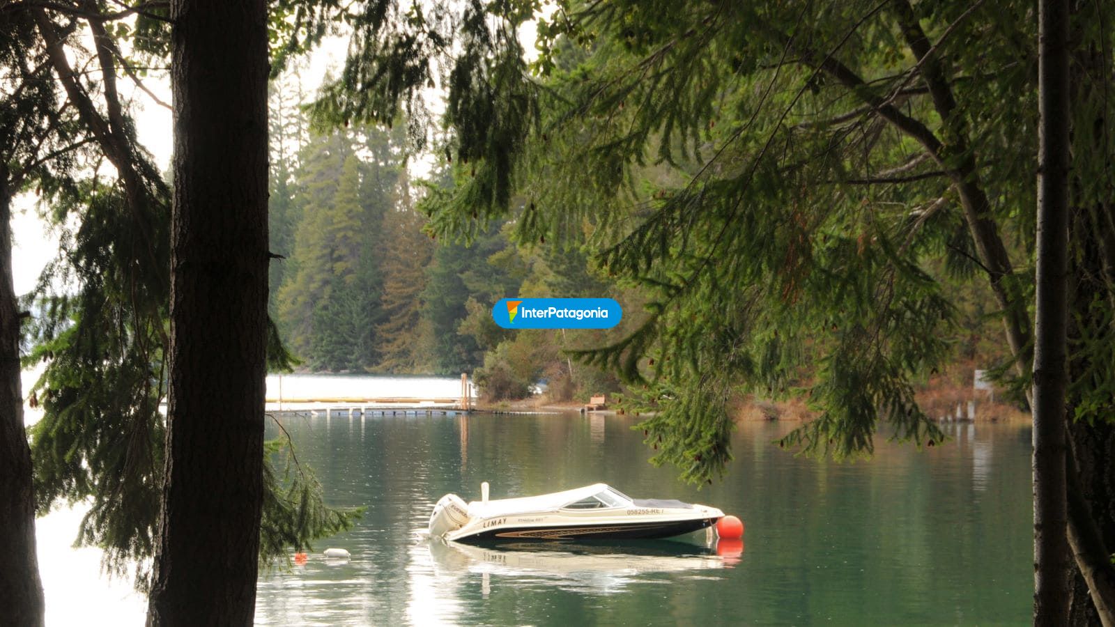 Lancha en el lago - Villa La Angostura