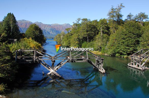 Puente viejo, arroyo Ruca Malen - Villa La Angostura