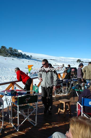 A pleno sol en el deck - Villa Pehuenia / Moquehue