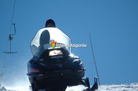 Moto de nieve en Batea Mahuida - Villa Pehuenia / Moquehue