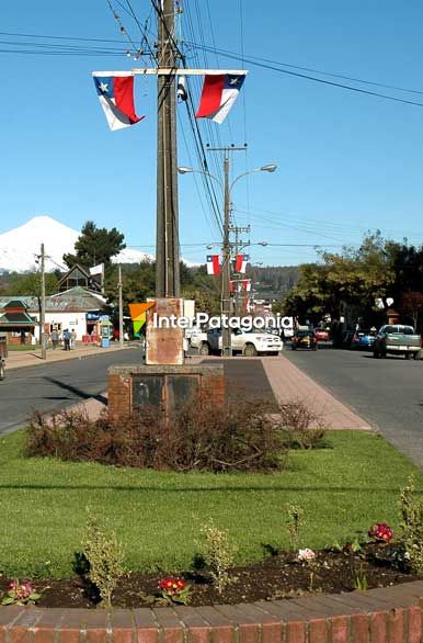 Avenida embanderada - Villarrica