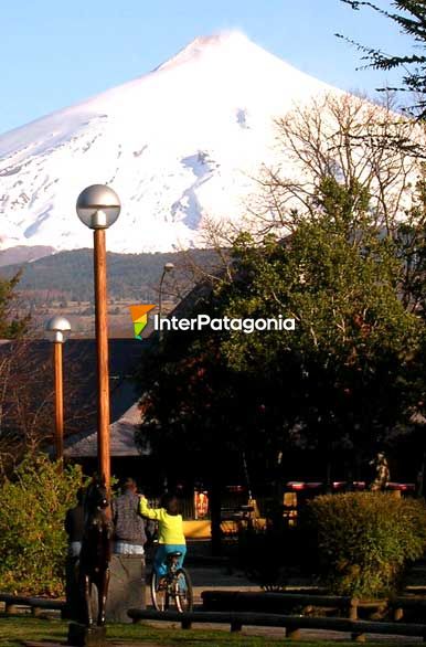 Farolas y el volcn - Villarrica