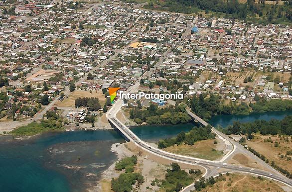 Puente nuevo sobre el Ro Toltn - Villarrica